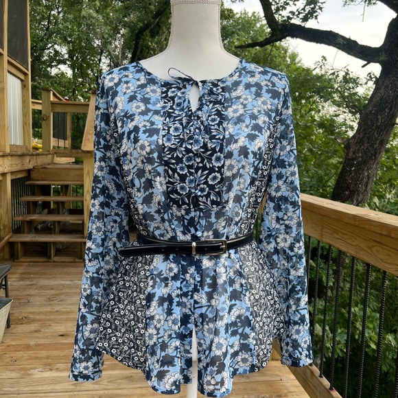 Woman’s shirt size S - Picture 1 of 6